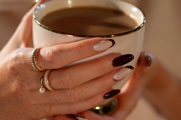 Brown nails: the color of autumn