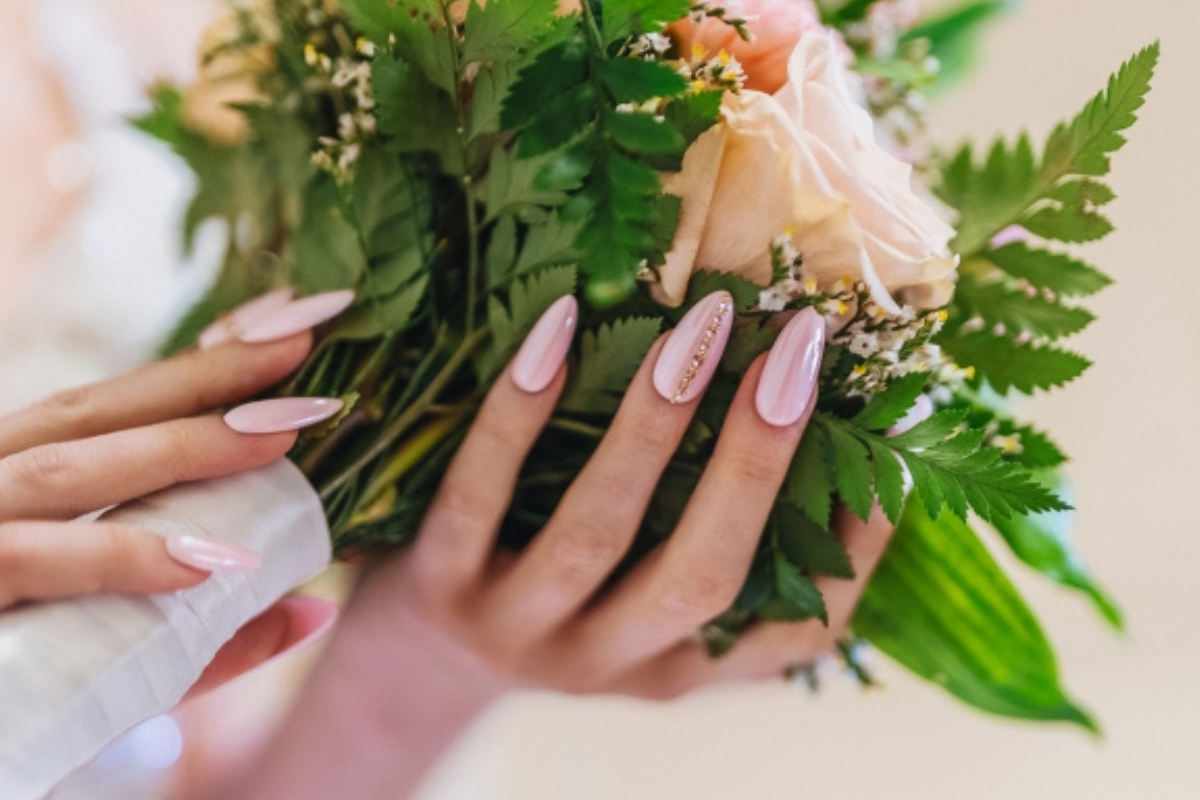 Trendy w paznokciach ślubnych. Idealne inspiracje dla przyszłej Panny Młodej
