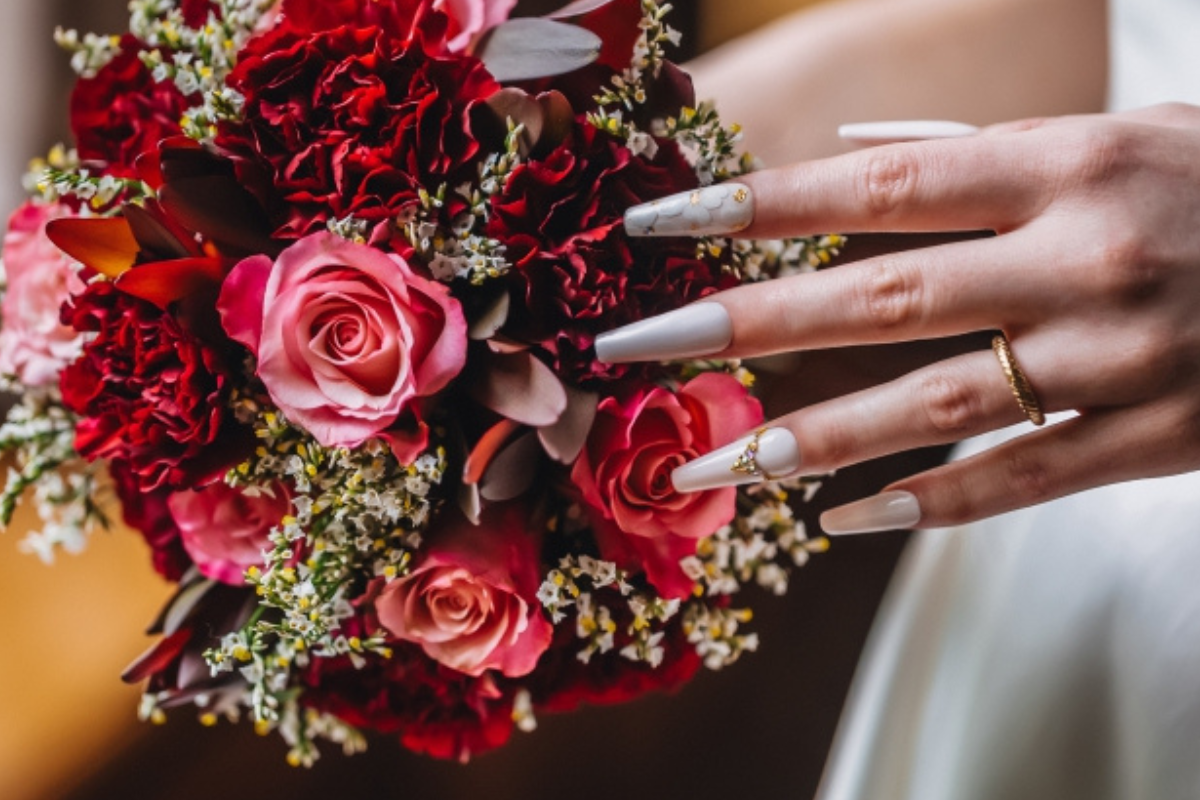 Fashionable wedding nails. Discover the color Flexy Wedding Tiara