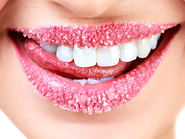 Słodki sekret gładkich ust? Peeling!