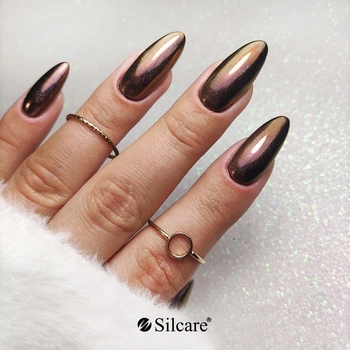 Metallic shine – hybrid nails with a chrome finish