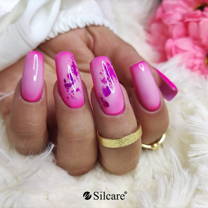 Ombre rosa con accento viola – manicure romantico