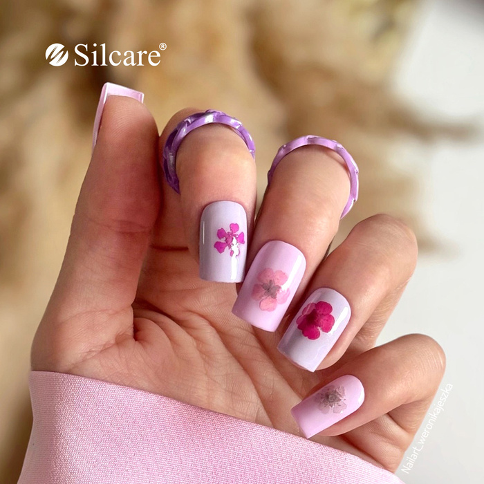 Kleine Box mit getrockneten Blumen für Nail Art - 12 Farben