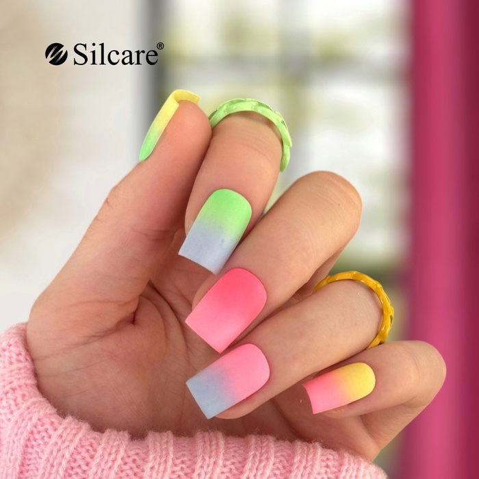 Ombre colorato sulle unghie - un vortice pastello