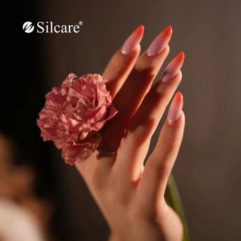 Ombre rosso sulle unghie - un classico in versione romantica